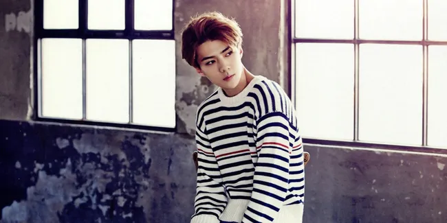 Sehun Dapat Award, Member EXO Tersenyum Penuh Kebanggaan