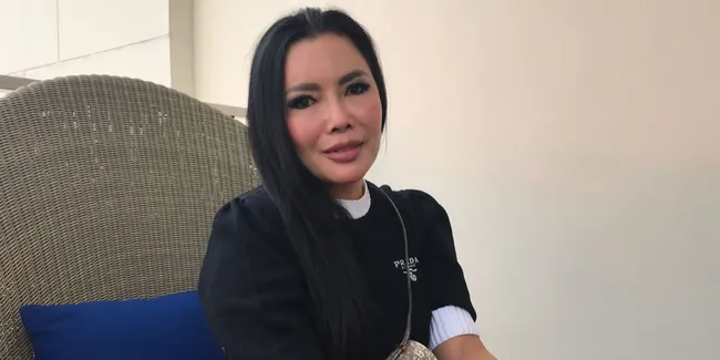 Selalu Dapat Ancaman dari Medina Zein, Uci Flowdea Pindah ke Amerika