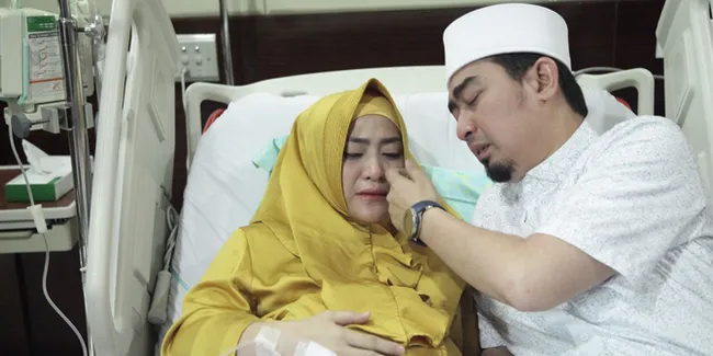 Selamat! April Jasmine Istri Ustaz Solmed Akhirnya Melahirkan Bayi Kembar