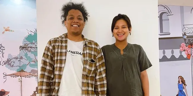 Selamat! Arie Kriting dan Indah Permatasari Dikaruniai Anak Pertama