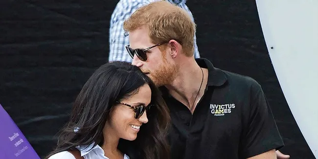Selamat! Pangeran Harry &#38; Meghan Markle Akhirnya Resmi Tunangan