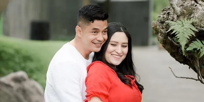 Sempat Dirahasiakan, Adly Fairuz Pamer Foto Bareng Sang Anak yang Ganteng Banget!