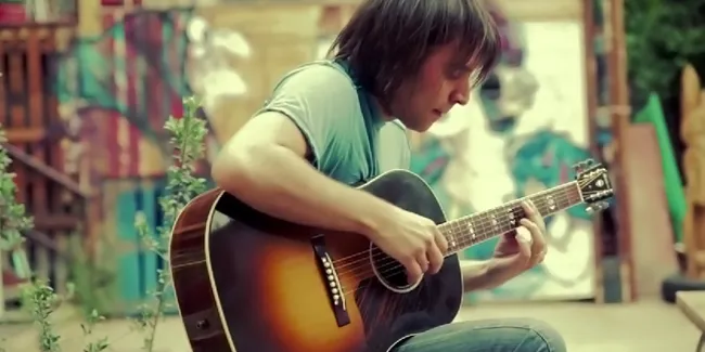 Seorang Diri, Pria Ini Mainkan Beat It Dengan Super Keren