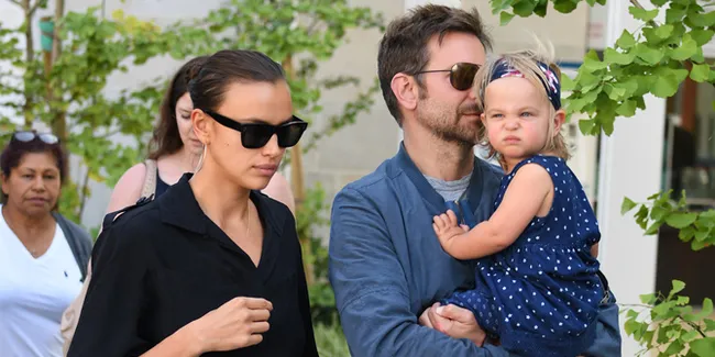 Setahun Putus, Bradley Cooper Tertangkap Peluk Mesra Irina Shayk