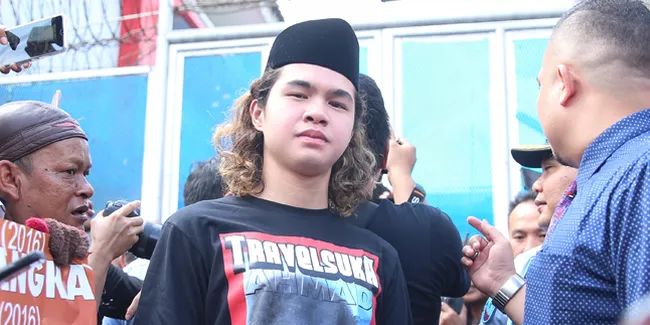 Setahun Tak Bersama, Dul Jaelani Senang Bercampur Haru Saat Menyambut Kepulangan Ahmad Dhani