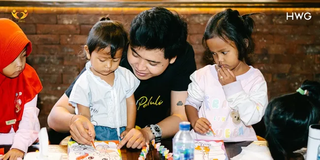 Setelah Berikan Berbagai Hiburan Dari Para artis dan Musisi Ternama, HW Peduli Kali Ini Adakan Senam Bersama Hingga Bagi-bagi Sembako