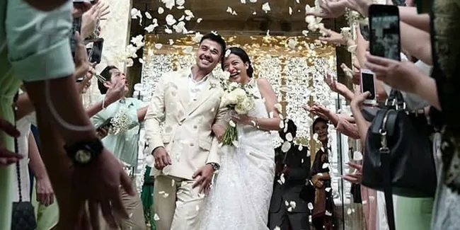 Setelah Resmi Menikah Chicco Jerikho dan Putri Marino Posting Ini, Romantis!