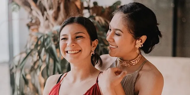 Shalom Lulus Kuliah di Inggris, Wulan Guritno: Kamu dan Teman-temanmu Spesial