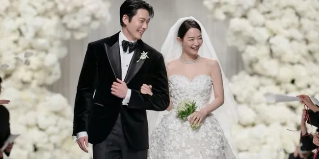 Shin Min Ah Bahas Kehidupan Pengantin Baru, Kebiasaan Manis Kim Woo Bin Bikin Salting