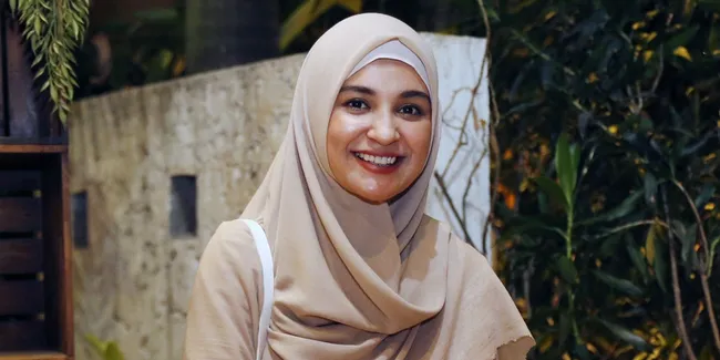 Shireen Sungkar Bandingkan Foto Masa Kecilnya dengan Sang Anak, Mirip Gak?