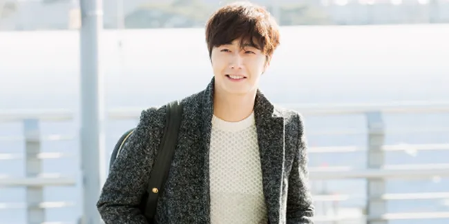 Shirtless, Jung Il Woo Pamer Abs di 'Cinderella and Four Knights'