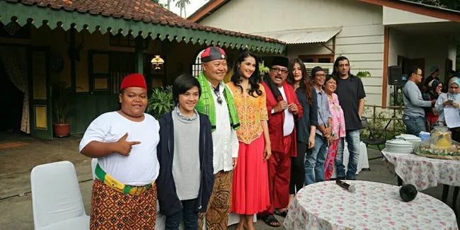 SI DOEL THE MOVIE, Doel : Film Ini Jawabannya, Jaenab atau Sarah