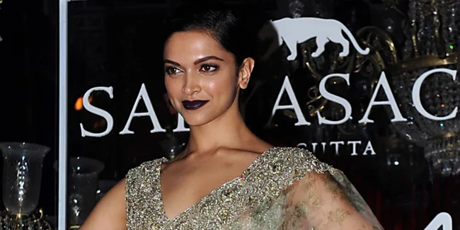 Sibuk Syuting, Deepika Padukone Dapat Kado Panci Dari Ibu Kedua