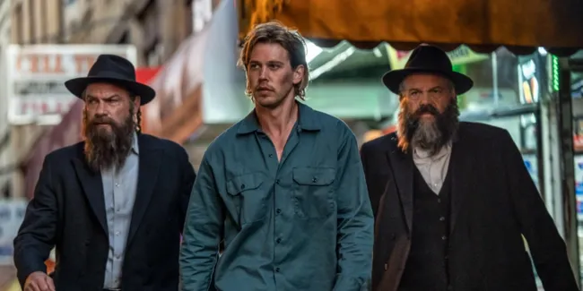 Sinopsis 'CAUGHT STEALING' - Austin Butler Jadi Mantan Atlet Yang Terseret ke Dunia Kriminal Brutal