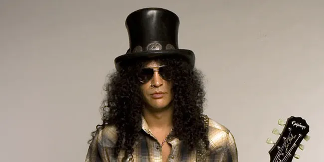 Slash Merasa Malu Telah Beberkan Kisah Ibunya Dengan David Bowie