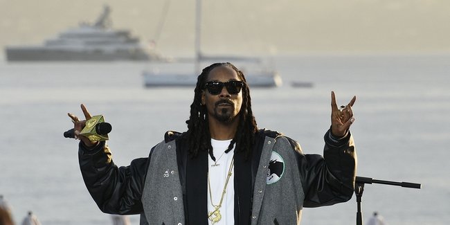 Snoop Dogg Rilis Buku Masak Berisi Resep Andalan Dapurnya
