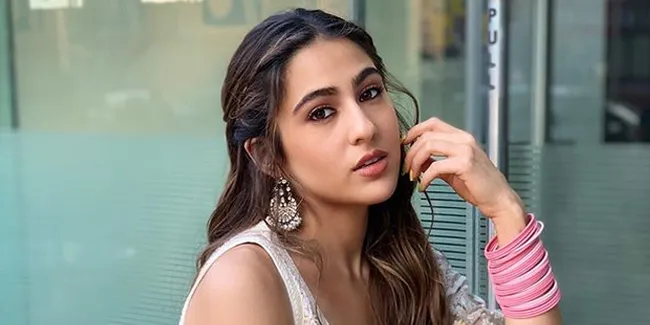 Sopir Pribadi Sara Ali Khan Positif Corona, Sebelumnya Sempat Antar ke Rumah Kareena Kapoor