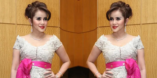 'Suami Baru' Olla Ramlan Seorang Brondong Ganteng