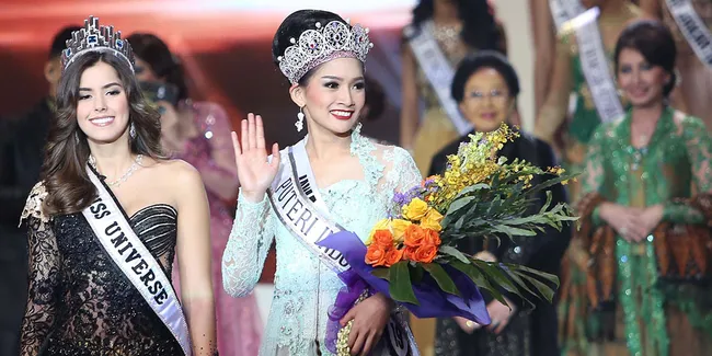 Sudah Diingatkan, Anindya Kusuma Putri Nekat Pakai Kaos Palu Arit