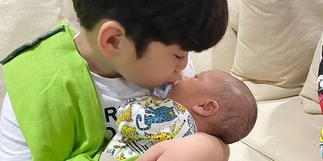 Sudah Nggak Cemburu Lagi, Raffi Ahmad Ungkap Rafathar Jadi Kakak Siaga Buat Rayyanza