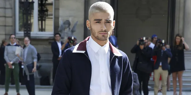 Sudah Putus, Zayn Malik Asyik Selfie Bareng 'Perrie Edwards'