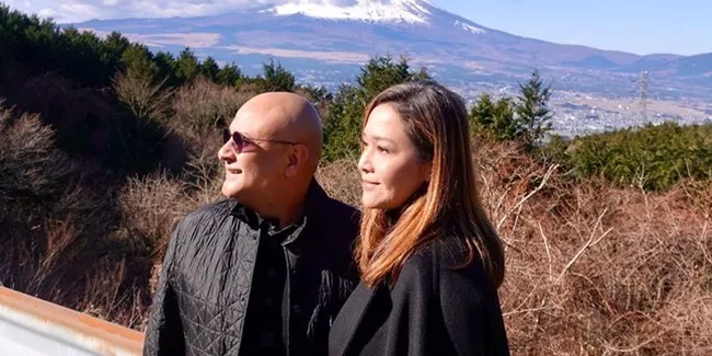 Suka Beri Surprise, Irwan Mussry Suka Beri Tebakan Tujuan Liburan ke Maia di Atas Pesawat