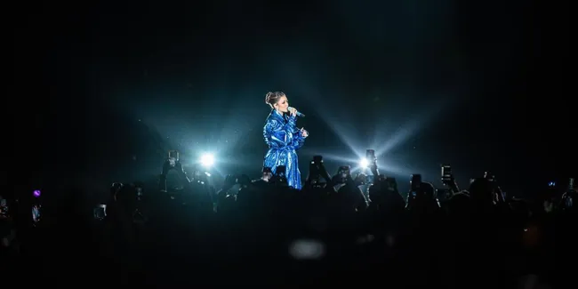 Sukses Gelar Konser Tunggal, Raisa Jadi Penyanyi Wanita Pertama yang Konser di GBK