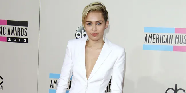 Super Meriah! Miley Cyrus Rayakan Pesta Ulang Tahun Ibu Tercinta