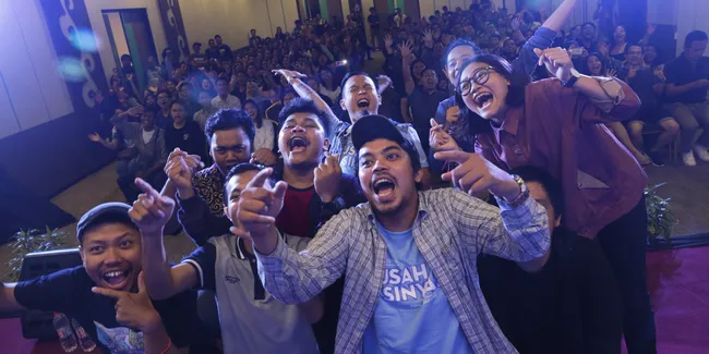 SUSAH SINYAL STAND UP COMEDY TOUR Berhasil Mengocok Perut Warga Solo