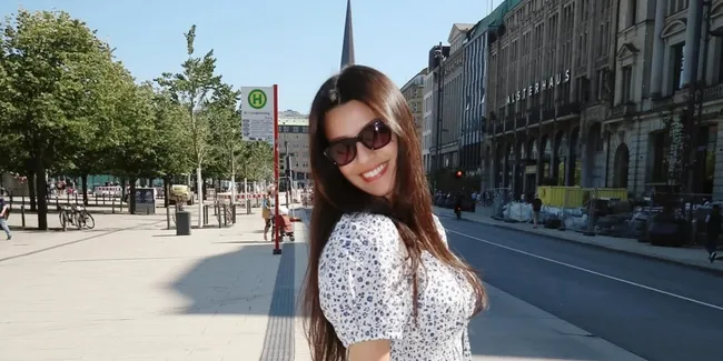 Susan Sameh Bagikan Pengalaman Ikut Kelas Yoga Saat Hamil di Jerman