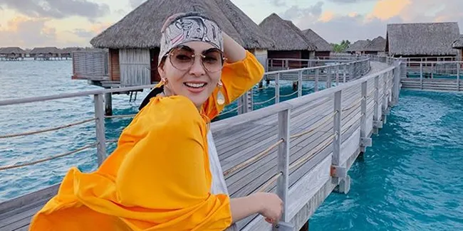 Syahrini Pamer Momen Mandi Manja di Bora-Bora, Kamar Mandinya Mewah Abis!