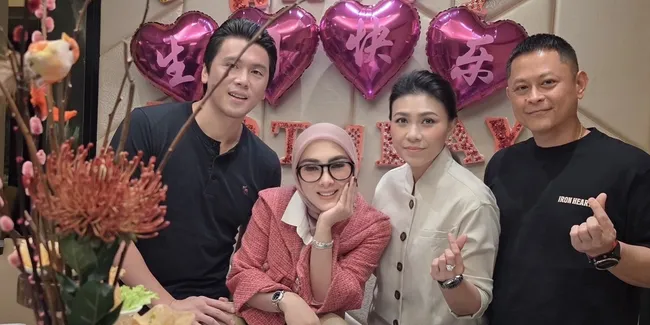 Potret Syahrini Rayakan Ulang Tahun di Singapura Bareng Reino Barack, Suasana Hangat