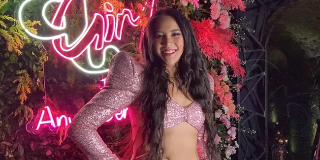 Tak Banyak yang Tahu, Ternyata Rahasia Kecantikan Anya Geraldine Terletak Pada Bibirnya