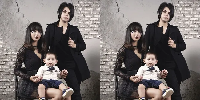 Tak Biasa! Foto Keluarga, Axel Andaviar Pilih Tema Emo