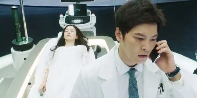 Tak Cuma Dalam Drama, Joo Won Nyatanya Perhatian ke Kim Tae Hee