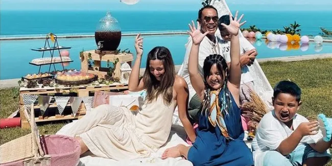 Tak Tahu Orangtua Dipenjara, Anak-Anak Nia Ramadhani dan Ardi Bakrie Mulai Pertanyakan Kapan Tidur Berlima Lagi