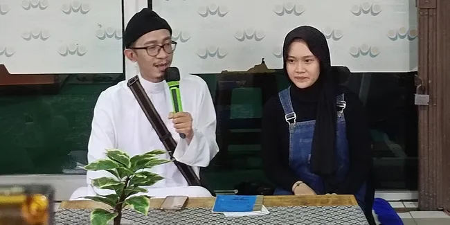 Tampil Bareng Gadis Berhijab, Aming Jawab Rumor Punya Pacar Baru