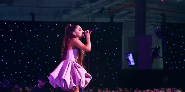 Tampil di 'Coachella Festival', Ariana Grande Dilempar Lemon