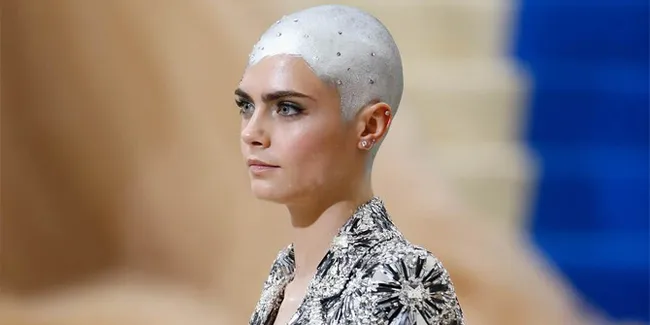 Tampil Dramatis di Cover LOVE Magazine, Cara Delevingne Bikin Pangling!