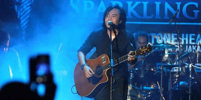 Tanpa Barikade Konser Ari Lasso Berlangsung Intim