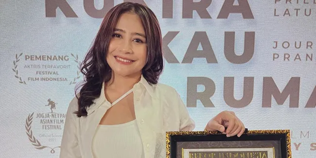Tembus Dua Juta Penonton di Masa Pandemi, Film Prilly Latuconsina 'KUKIRA KAU RUMAH' Raih Rekor MURI