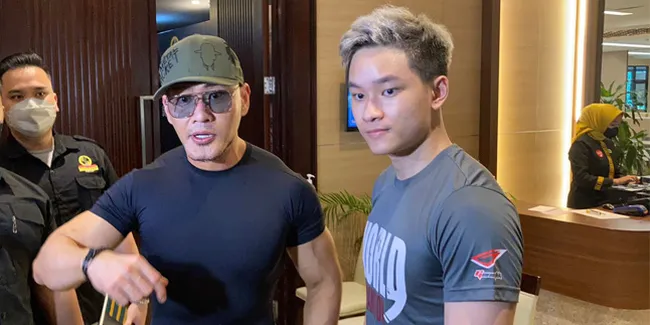 Ternyata Ini Alasan Deddy Cobuzier Tak Hadiri Pemakaman Ibunda Kalina Ocktaranny