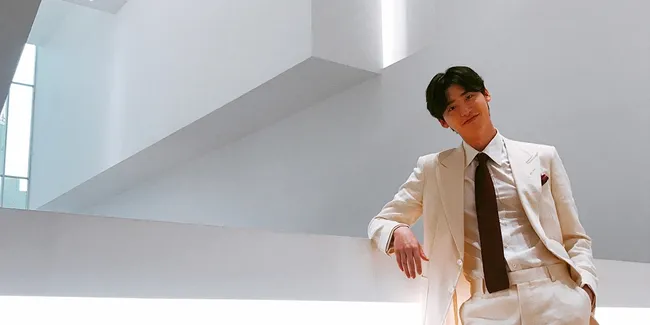 Ternyata Lee Jong Suk Juga Demen Main Tik Tok