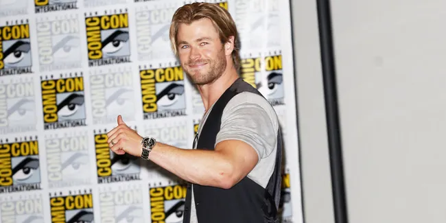 Ternyata, Saat Tidur Chris Hemsworth Lebih Suka Telanjang