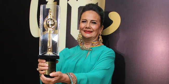 Tetap Tampil Bugar, Ini Tips Sehat Ala Christine Hakim