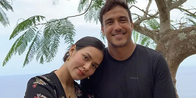 Tingkah Kocak Raisa dan Hamish Daud, Satu Celana Dipakai Berdua dan Hasilnya Gokil!