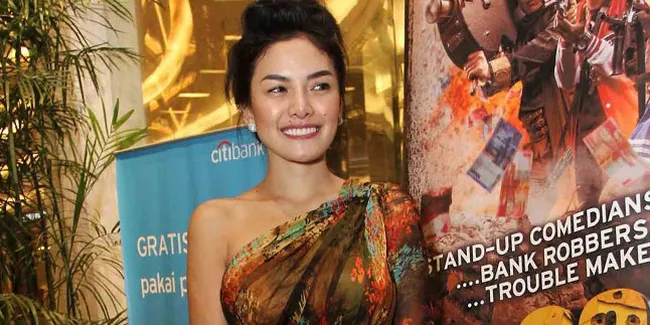 Trailer 2 Menit DRAKULA CINTA, Nikita Mirzani Setengah Bugil!