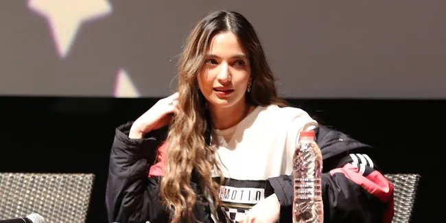 Trik Nia Ramadhani Agar Diizinkan Bolos Banyak Pelajaran Sekolah