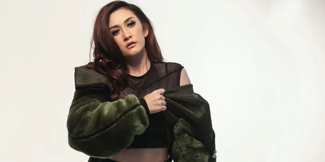 Tujuh Tahun Vakum, Nafa Urbach Comeback ke Dunia Musik