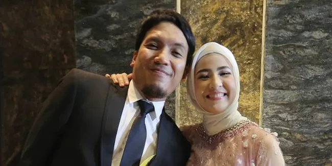 Ulang Tahun ke-43, Desta Dapat Kue Bentuk Unik Ini dari Natasha Rizky